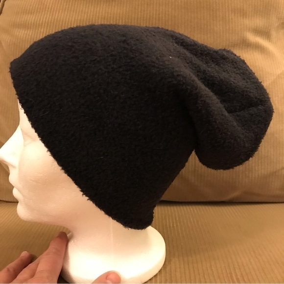 The North Face women’s winter hat. Black in colour. NWOT. - Picture 2 of 7